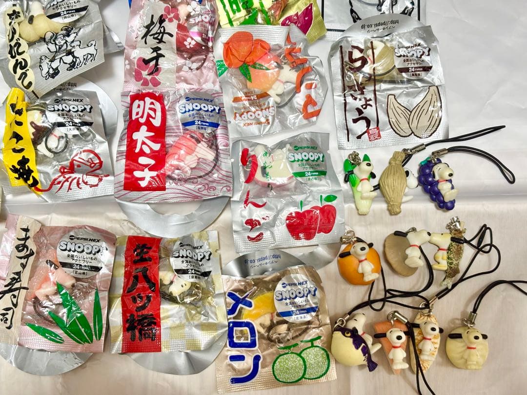 スヌーピー　全国おいしいものアクセサリー　50コ　ペプシ
