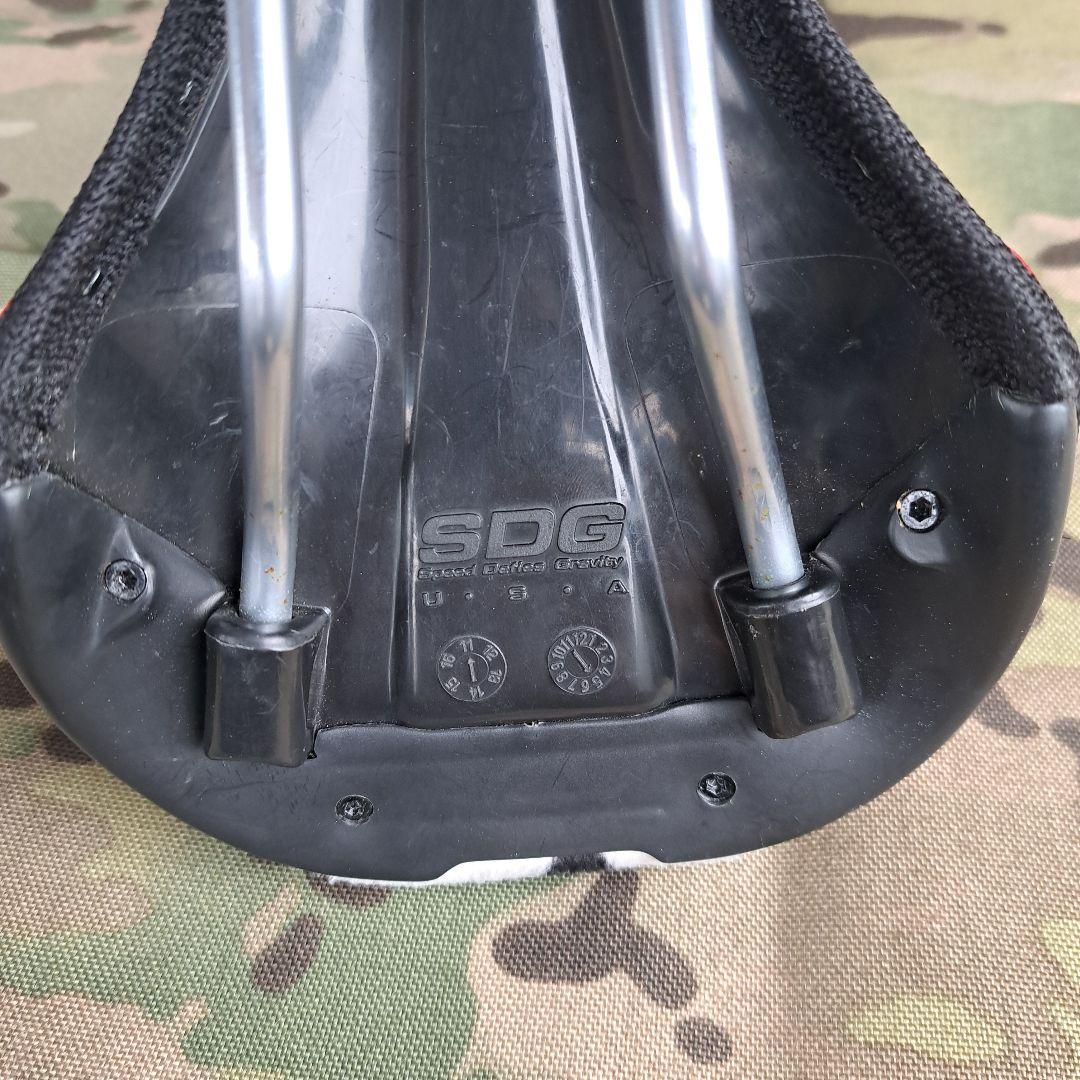 SDG サドル　牛柄　ブルーラグ