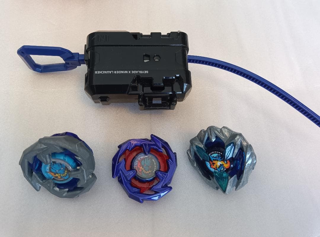 ベイブレードx 10個まとめ売り ランチャー＆スタジアム付き【送料込み】