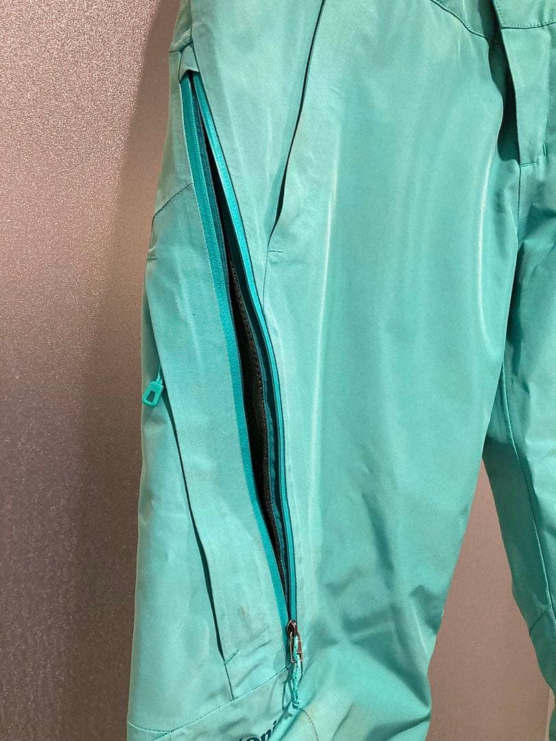 patagonia レディーススリム・インサレーテッド・パウダー・ボウル・パンツ