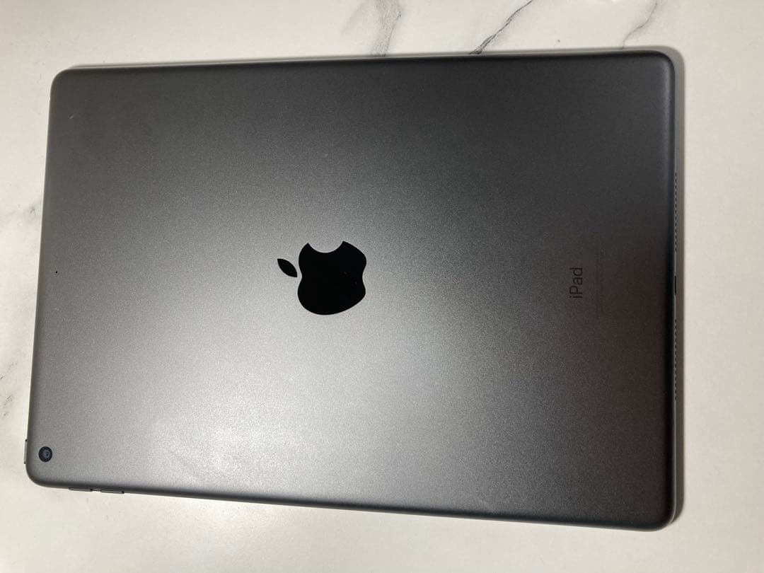 iPad 第9世代、64GB、充電コードなし、箱に汚れあり