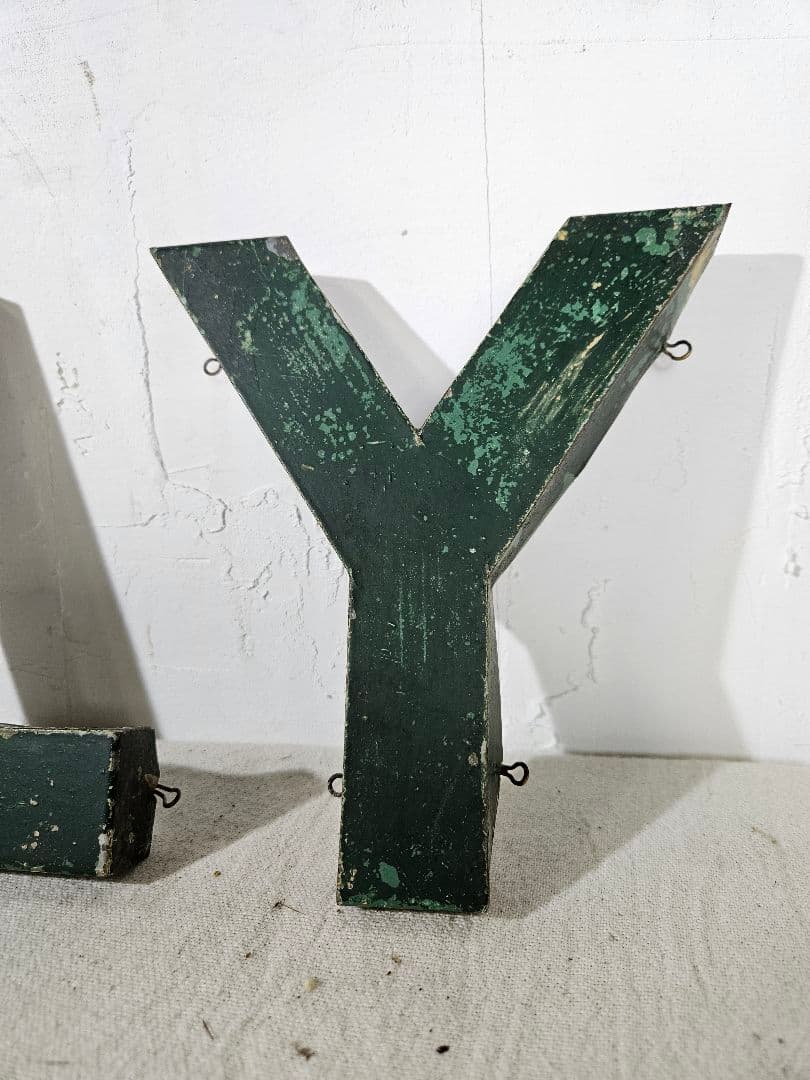 USA ヴィンテージ ブリキの看板 アルファベット 4文字分 壁掛け サイン