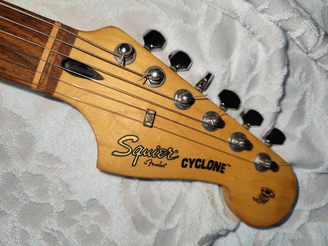 イ*ト様 Squier byFender CYCLONE/サイクロン スクワイヤ