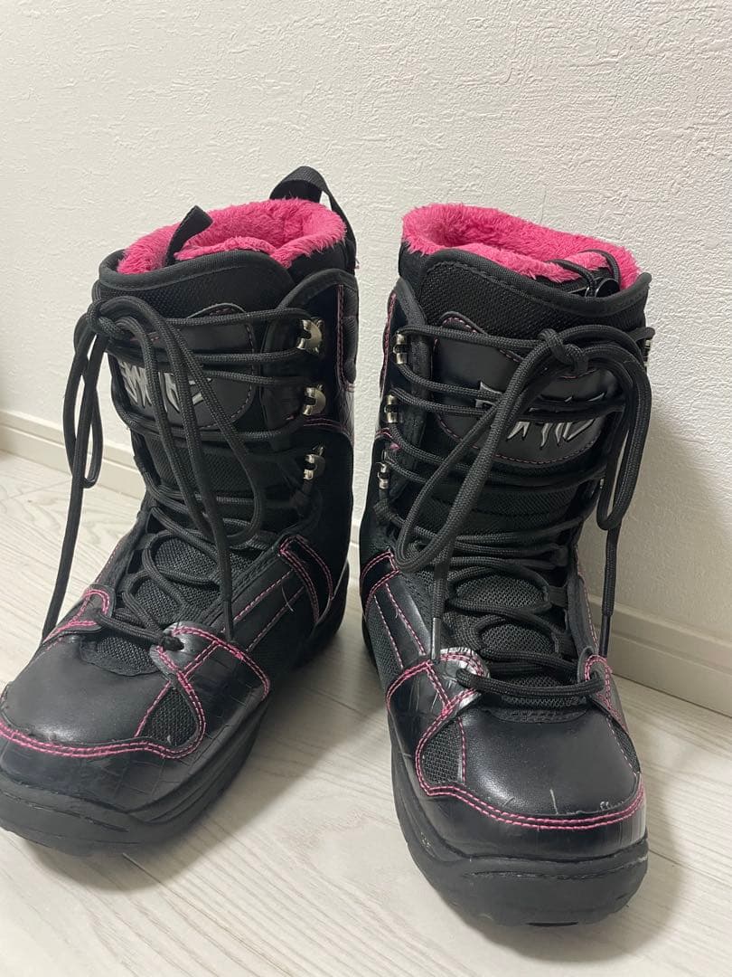 Empire 女性用スノーボードブーツ ブラック/ピンク