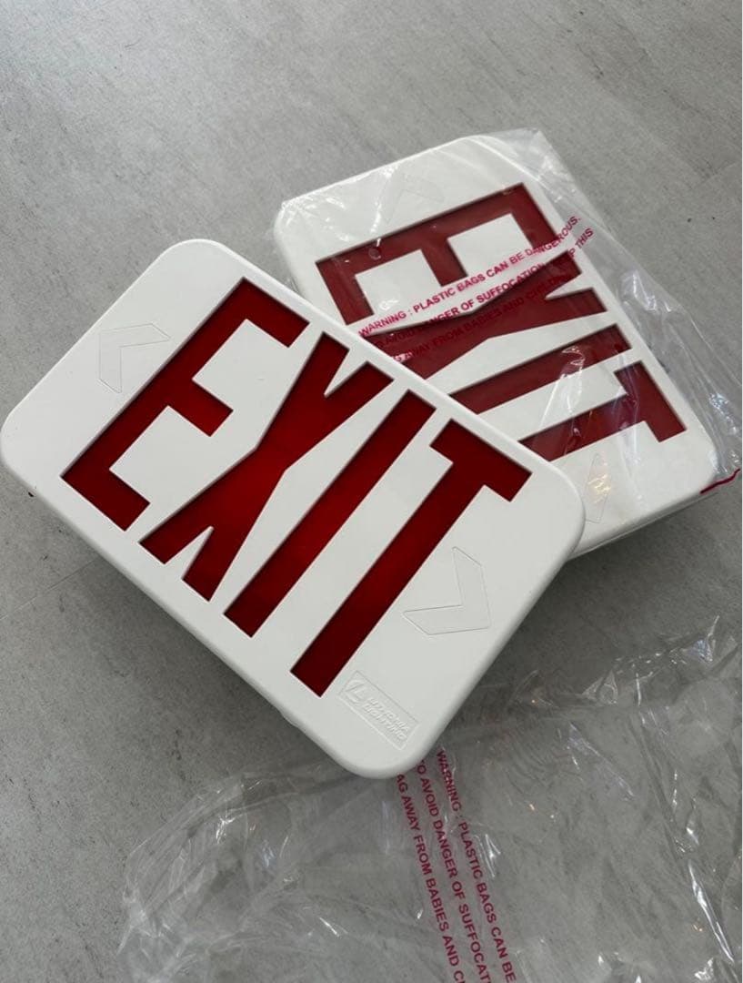 EXIT US看板　出口灯