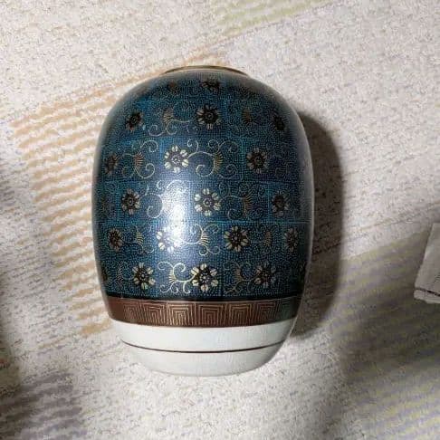 九谷焼 花模様の壺　木箱あり