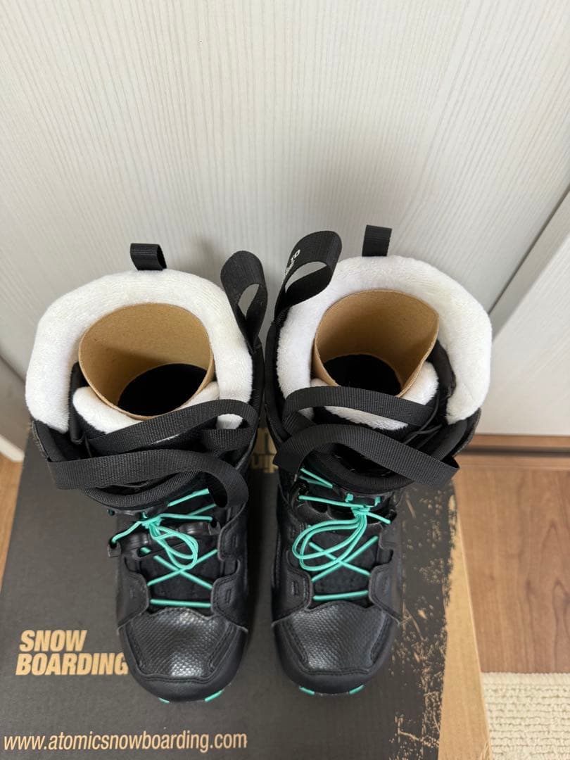 atomic スノーボードブーツ 女性用 黒/水色/紫