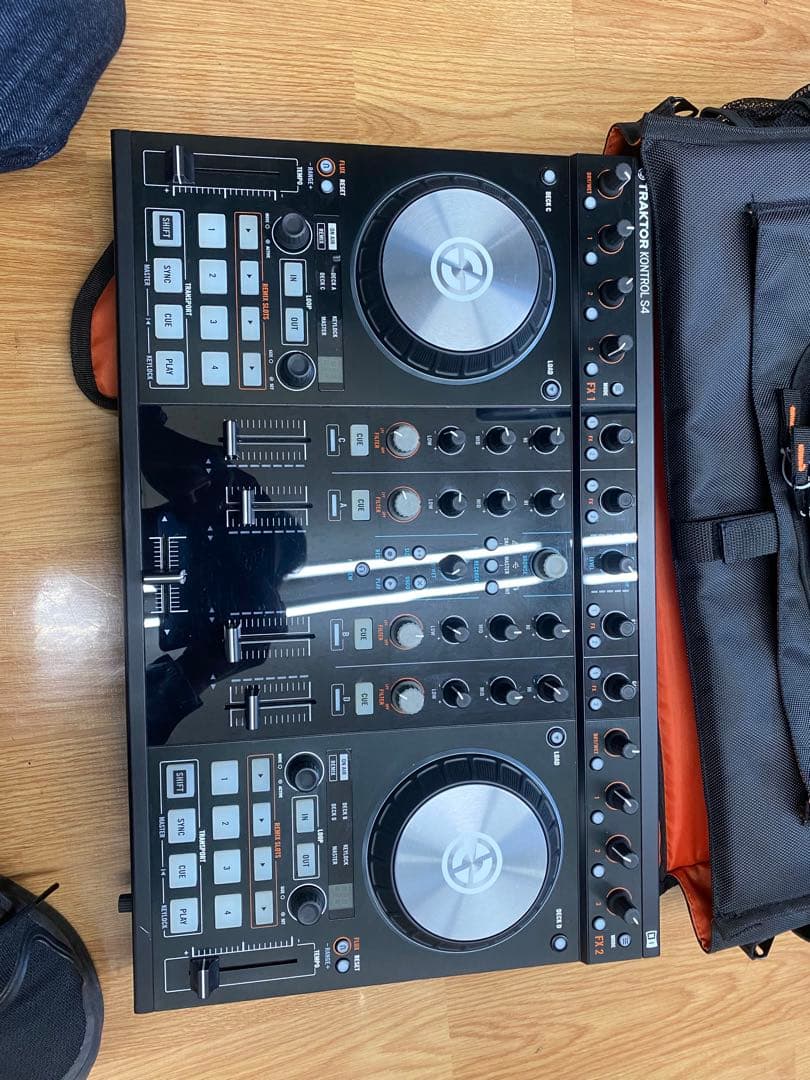 【動作確認済み】TRAKTOR KONTROL S4 DJコントローラー
