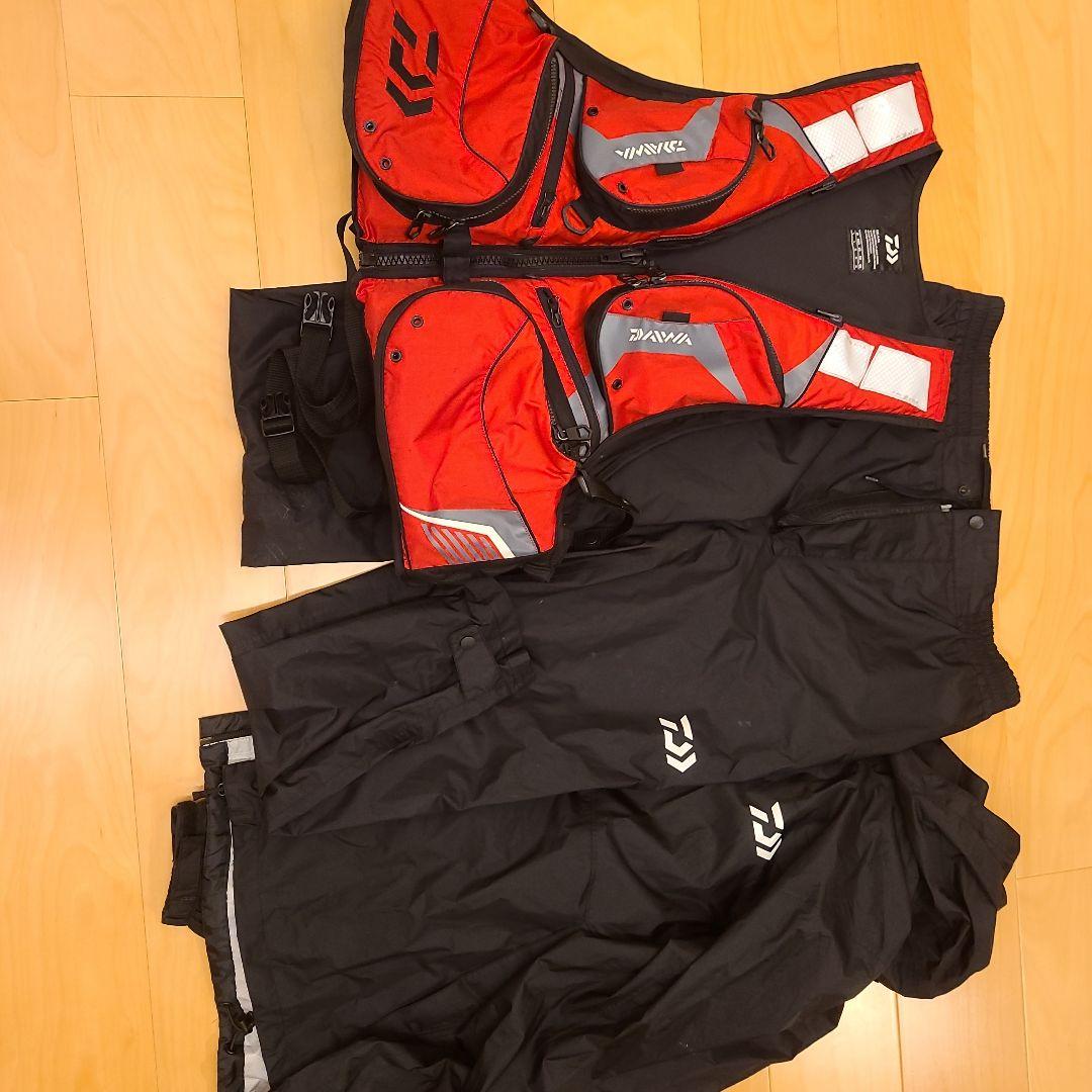 ダイワ　ライフジャケットLサイズ　レッド ダイワ　レインマックスXL　ブラック