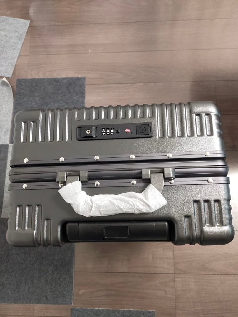 USB充電ポート付きハードシェルキャリーケース 新品　未使用