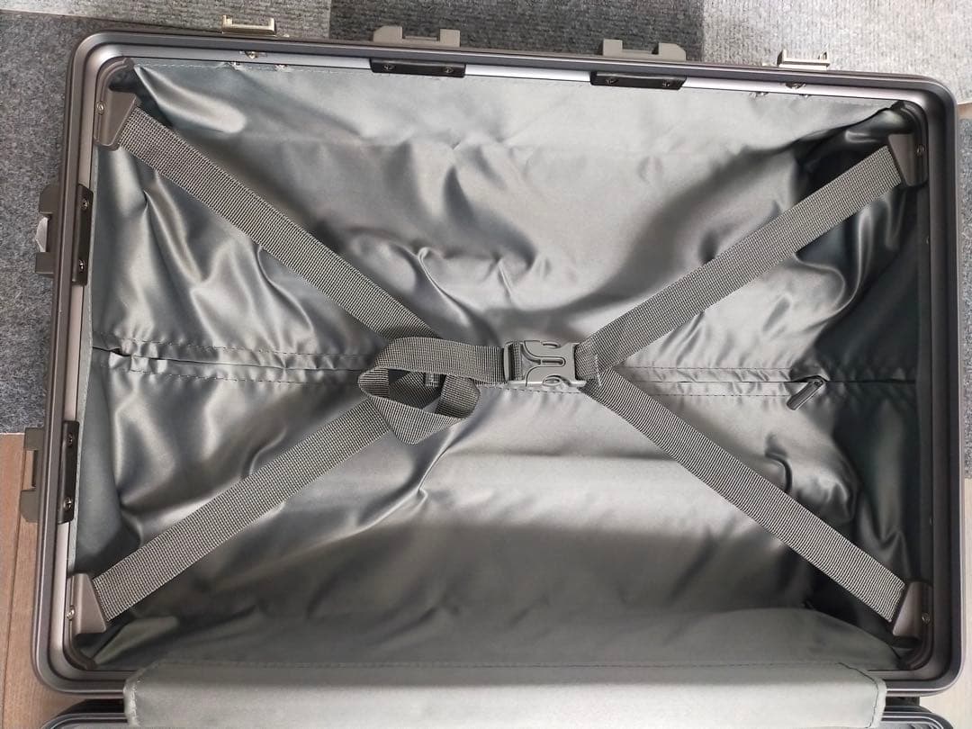USB充電ポート付きハードシェルキャリーケース 新品　未使用