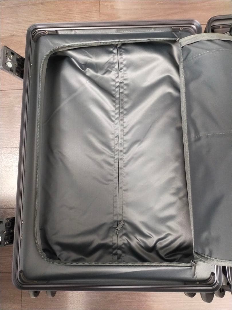 USB充電ポート付きハードシェルキャリーケース 新品　未使用