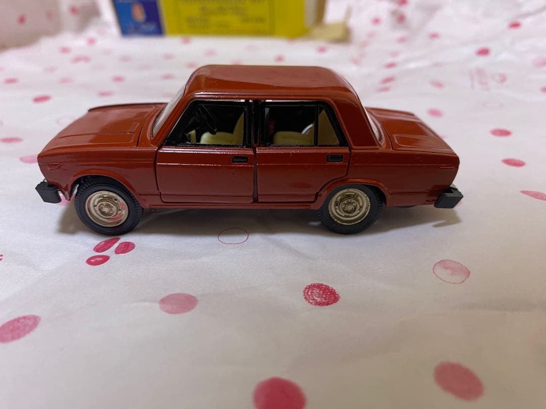 旧ソ連 ソビエト製 ミニカー LADA ラーダ VAZ-2105 1/43