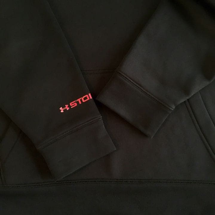 アンダーアーマー パーカー ブラック×レッド