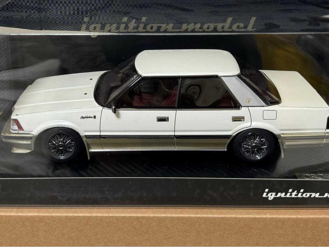 イグニッションモデル　1/18 120クラウン　IG2056