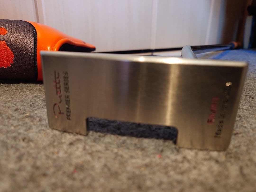 Piretti パター スチール製