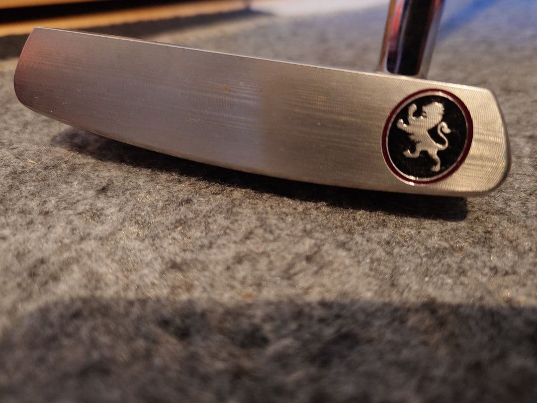 Piretti パター スチール製