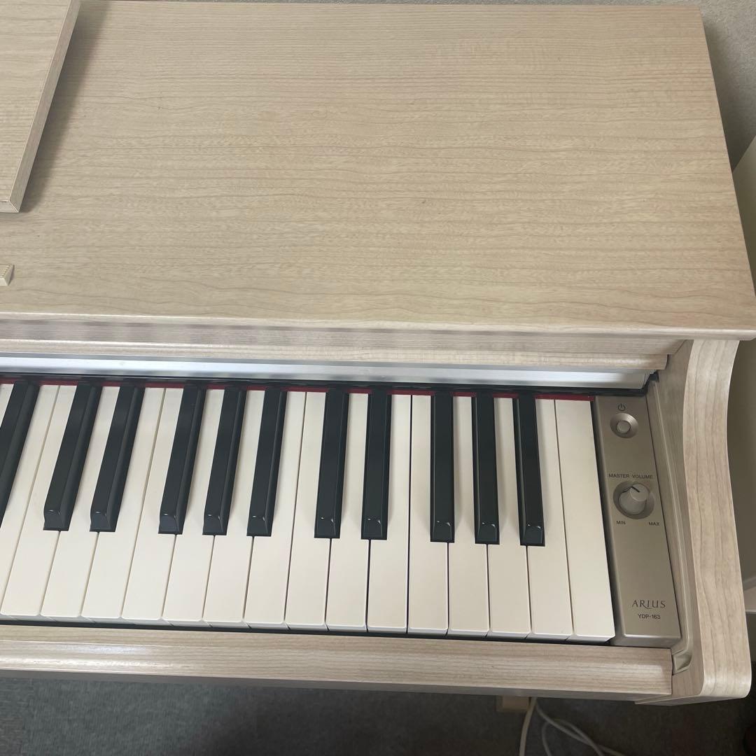 YAMAHA 電子ピアノ ホワイト 3ペダル付き　YDP-163