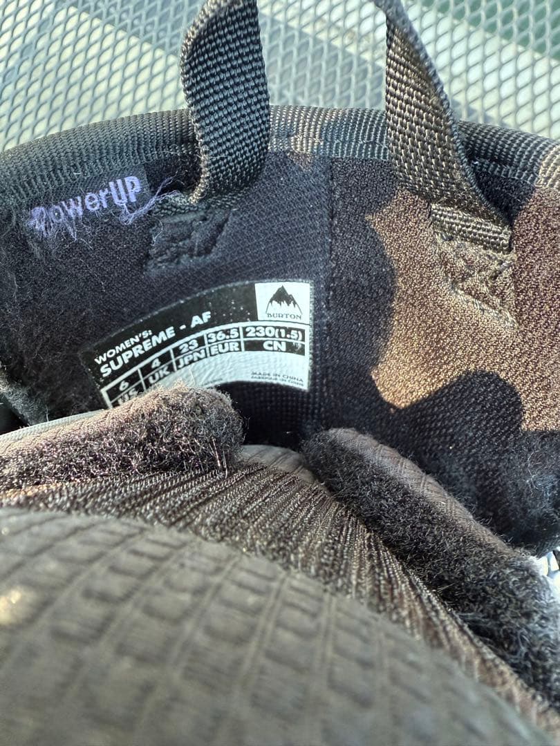 バートンシュープリームアジアンフィット23センチ