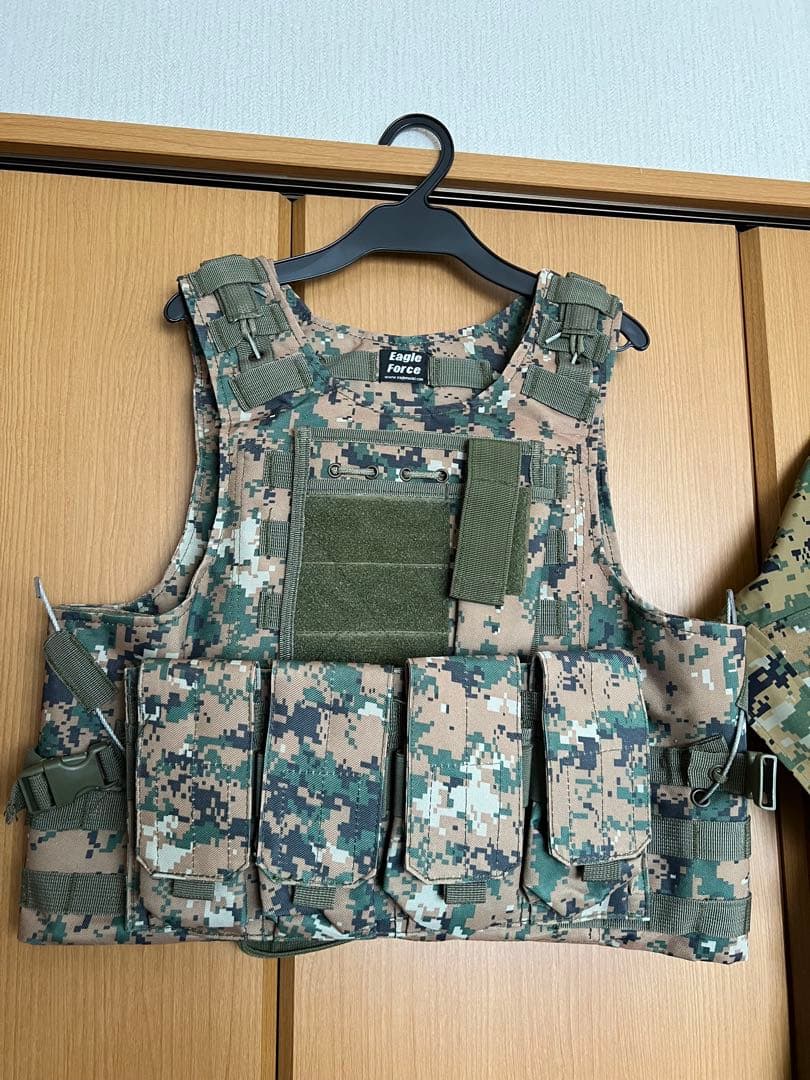 戦闘用デジタルカモフラージュベストとパンツセット