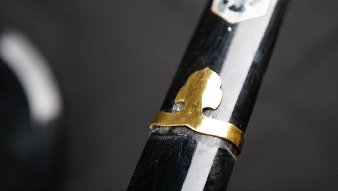 模造刀　青貝　特徴のある日本刀　居合刀　刀掛け付き　螺鈿