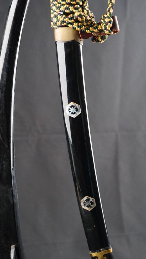 模造刀　青貝　特徴のある日本刀　居合刀　刀掛け付き　螺鈿