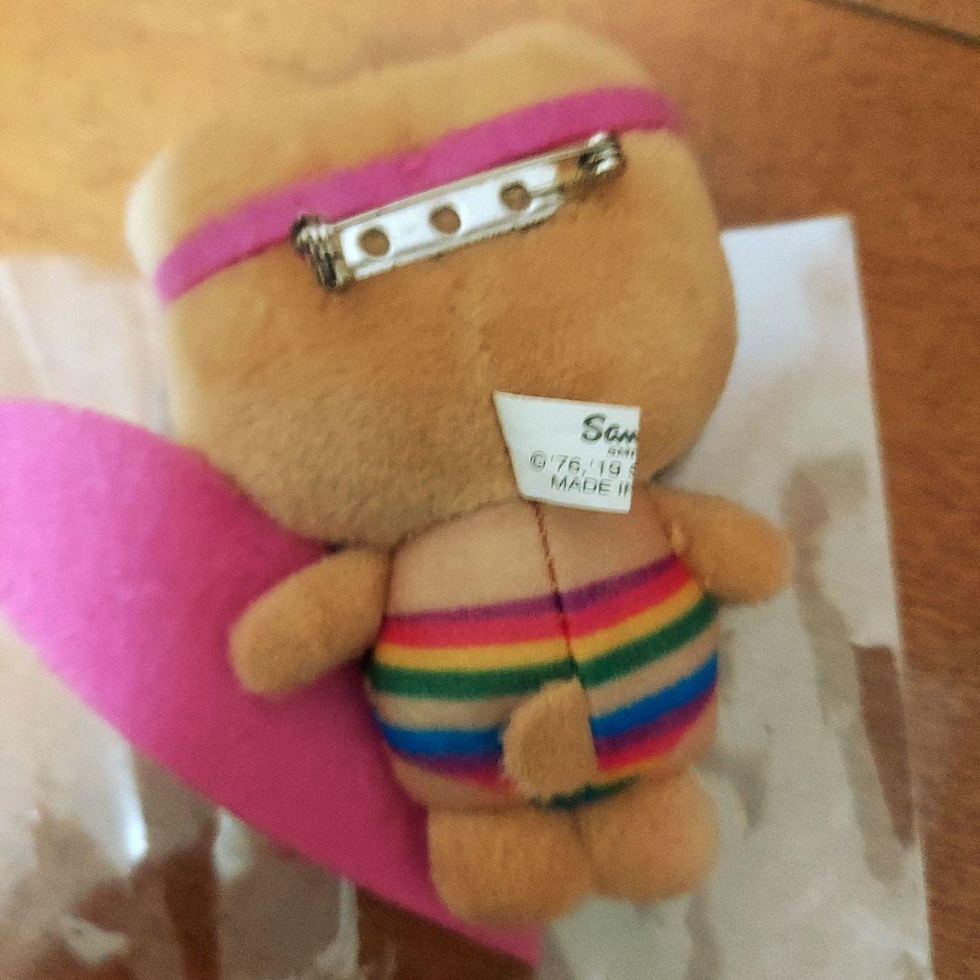 サンリオ　ハローキティ　45周年展　17サーフ　マスコットブローチ希少