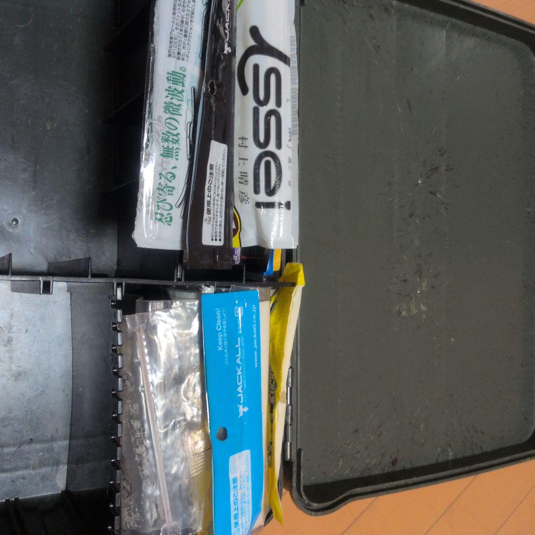 ブラックバスルアーセットケース付き