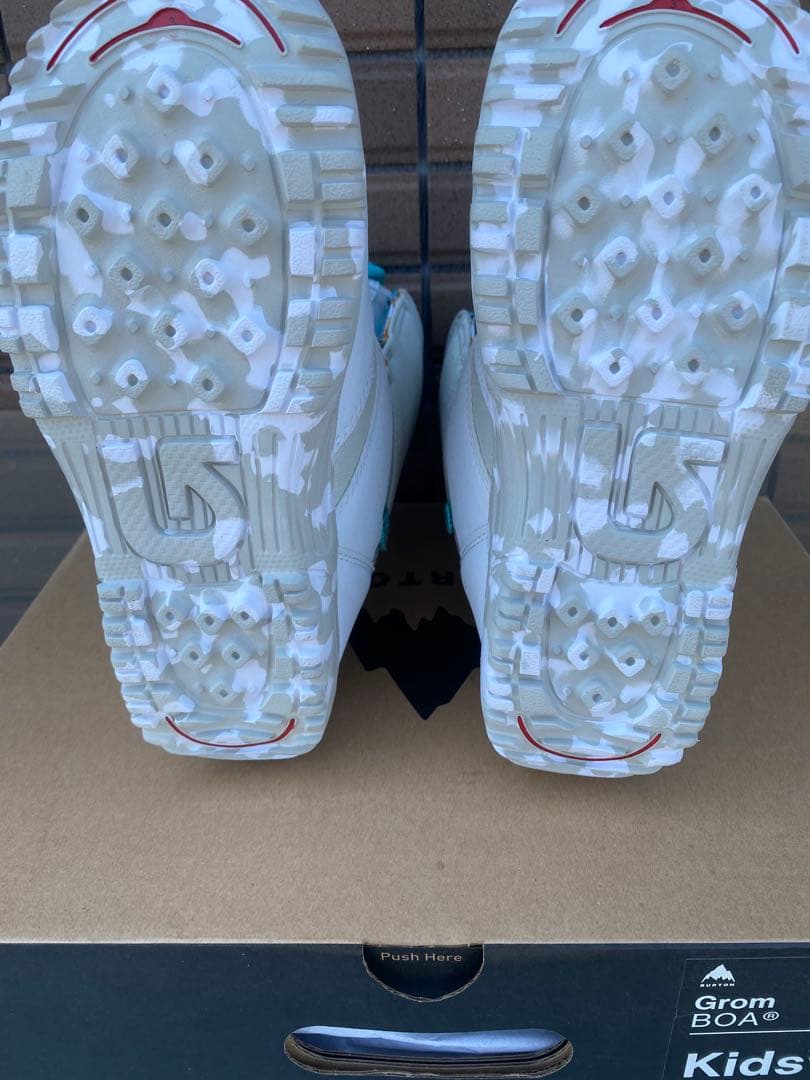 『Beeeee』Burton Grom BOA 子供用スノーボードブーツ