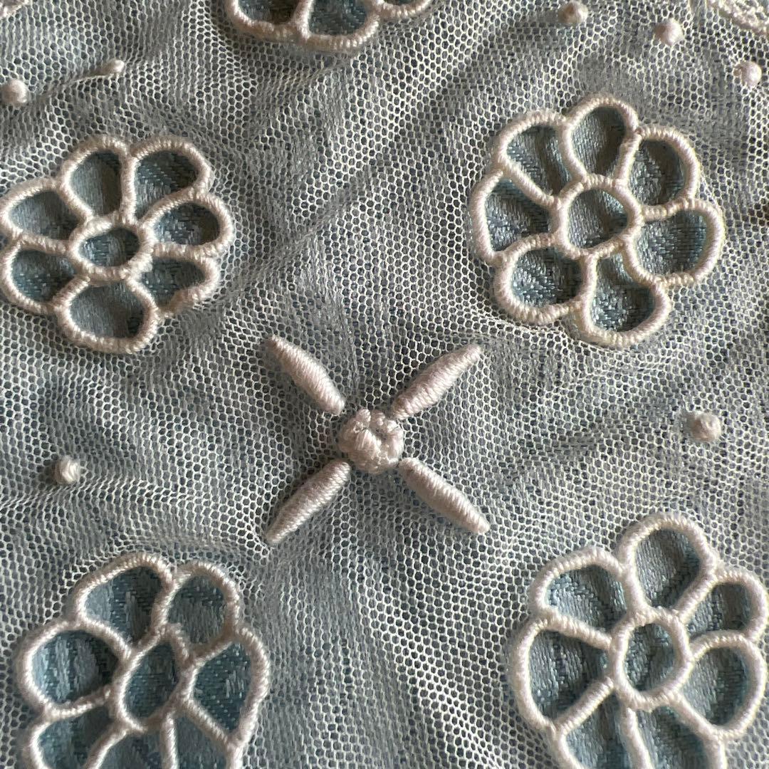 アイボリーの花模様アンティークレース　フランス