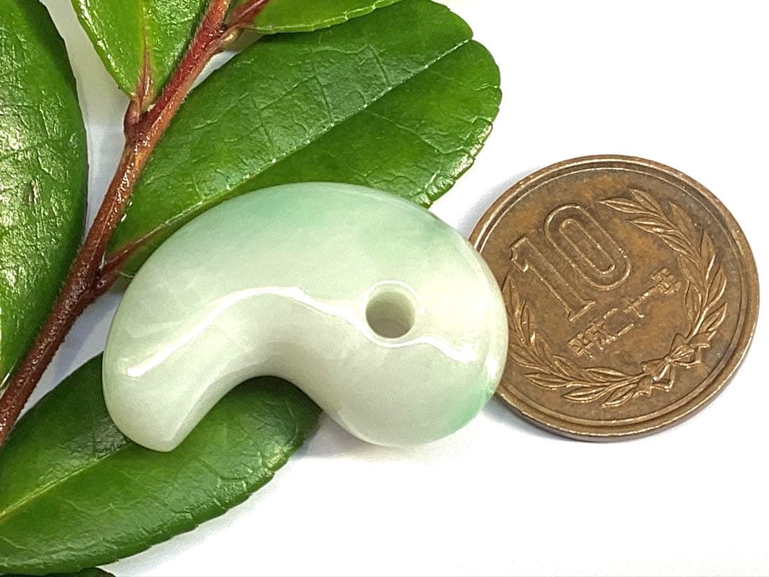 超レア‼️高額材料使用 ジェダイト糸魚川翡翠勾玉‼️ コレクション級　御守り　本物を