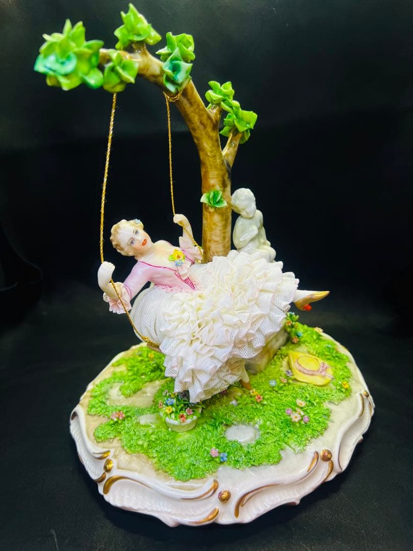 ロココ風 陶器製少女のブランコ置物