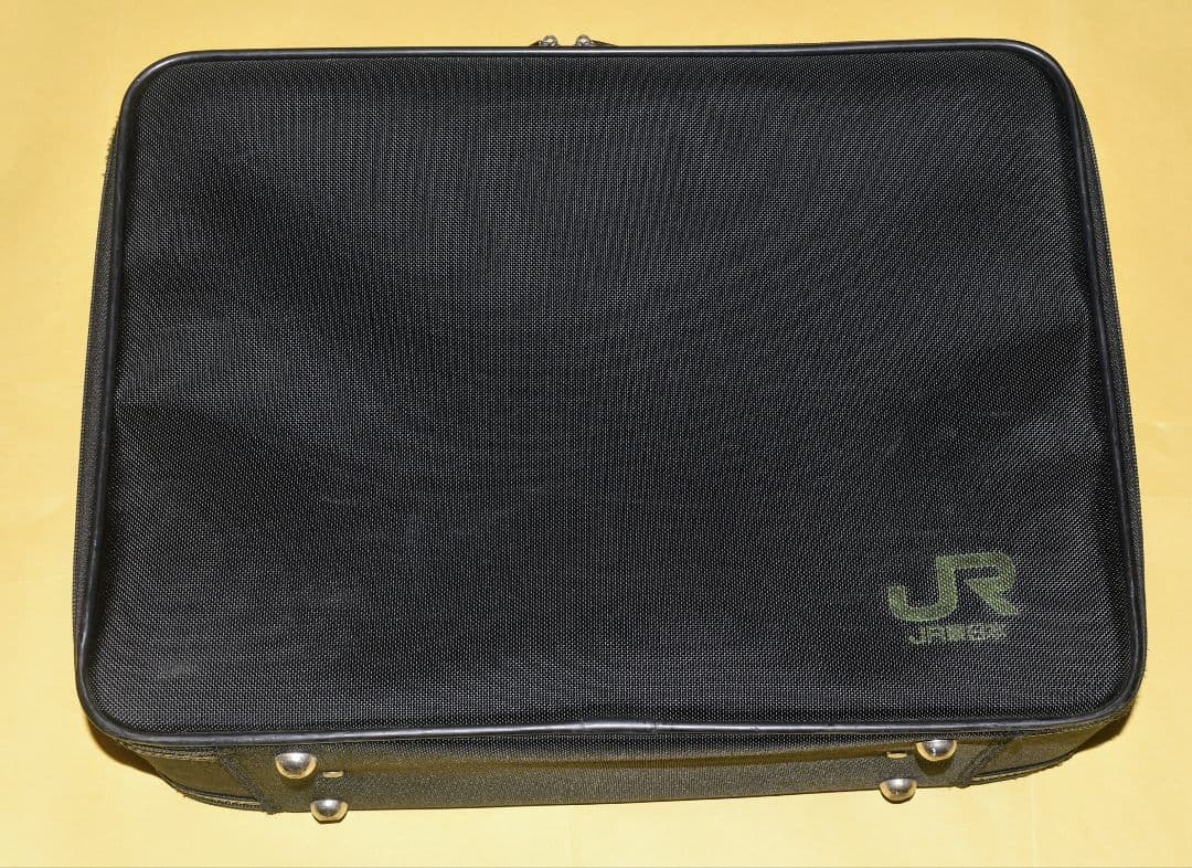 2025年現在　JR東日本　1都4県の支社・新幹線運輸区にて使用中　車掌乗務員鞄