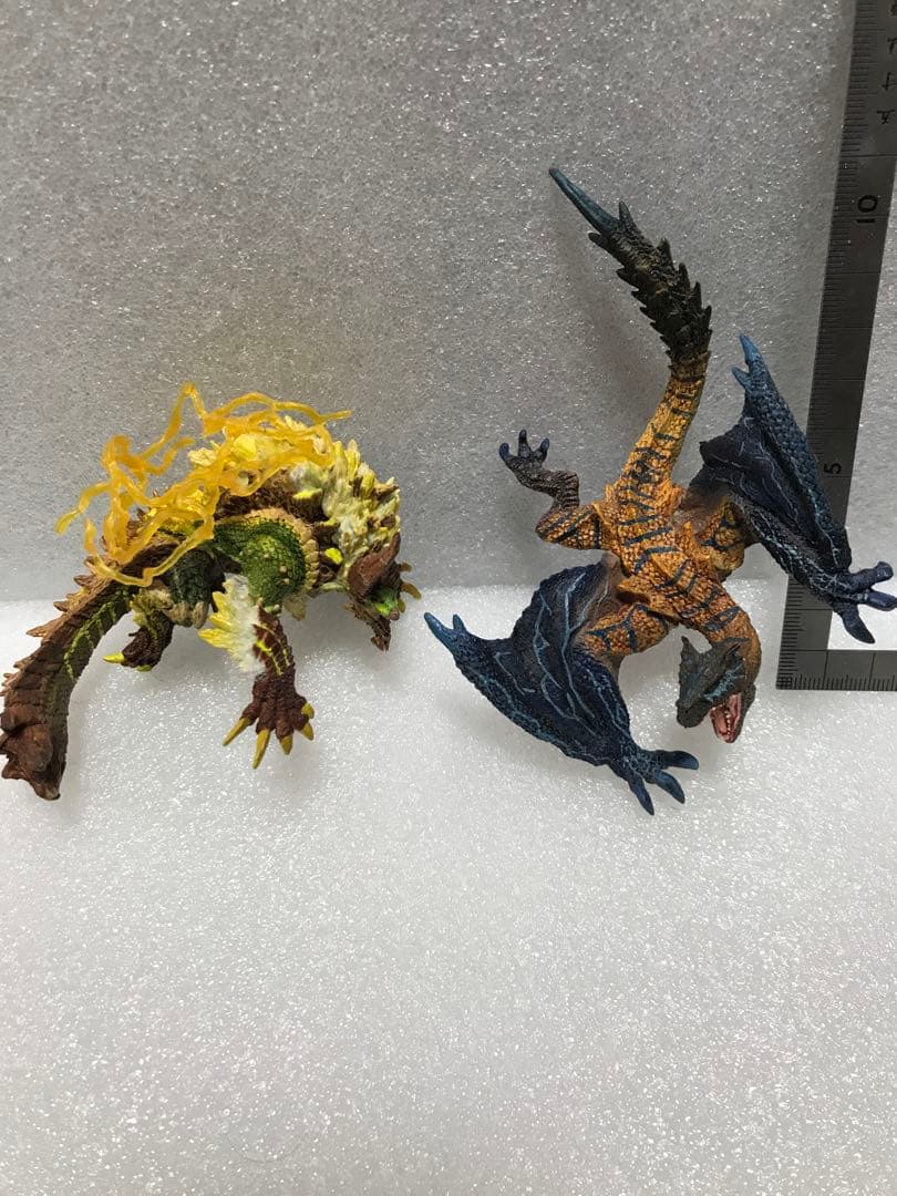 モンスターハンター スタンダードモデル　荒鉤爪ティガレックス　金雷公ジンオウガ