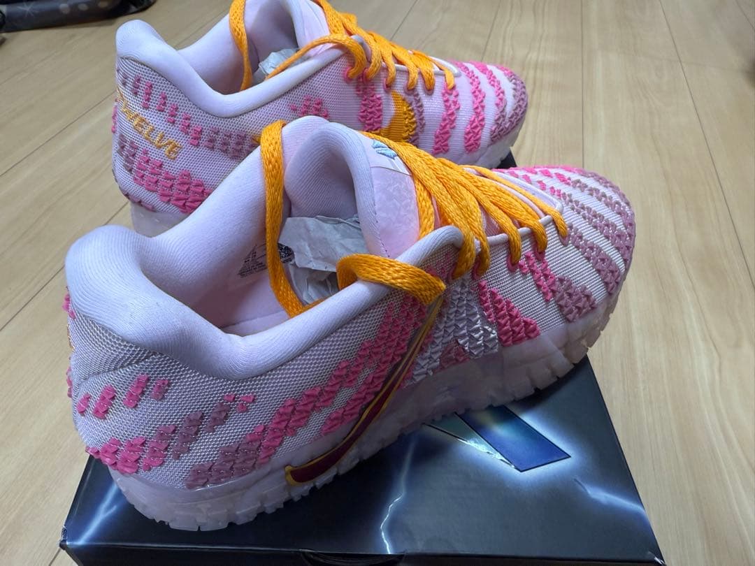 バスケットボールシューズ ピンク/ホワイト/オレンジ