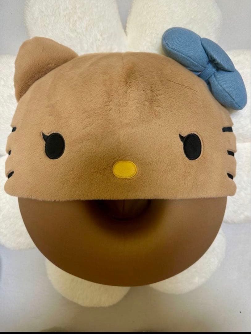 海外限定Hello Kitty x TBH フード付きネックピロー ブラウン