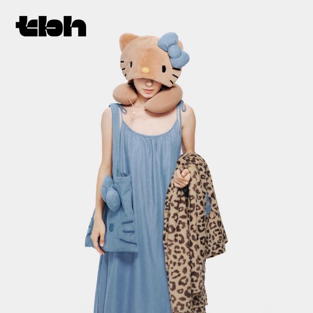 海外限定Hello Kitty x TBH フード付きネックピロー ブラウン