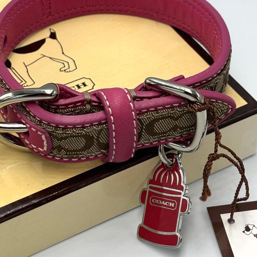 美品　COACH 小型犬用首輪 XS ピンク　シグネチャー　チャーム付き
