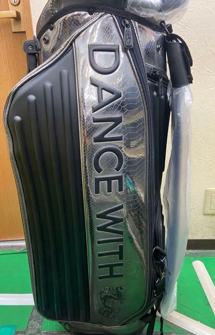 DANCE WITH DRAGONゴルフキャディバッグ ブラック/シルバー