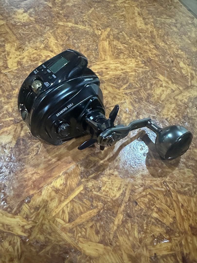 DAIWA 22シーボーグ 200j右ハンドル 電動リール