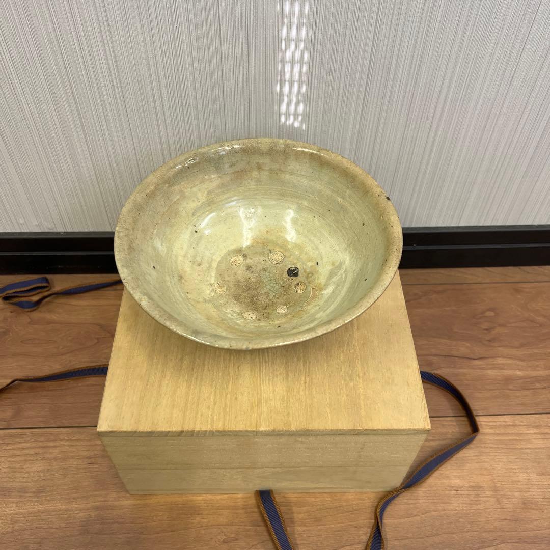 灰色の陶器製茶碗 木箱付き