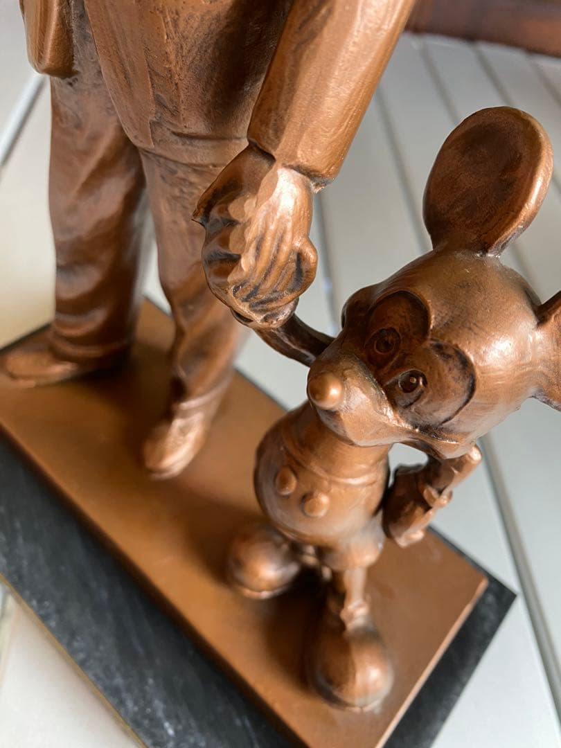東京ディズニーランド　ウォルト・ディズニーパートナーズ像　ブロンズ像