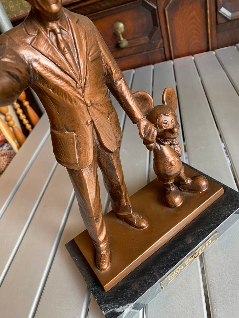 東京ディズニーランド　ウォルト・ディズニーパートナーズ像　ブロンズ像