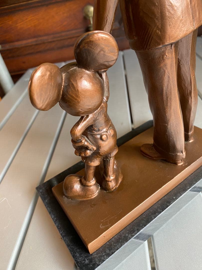 東京ディズニーランド　ウォルト・ディズニーパートナーズ像　ブロンズ像