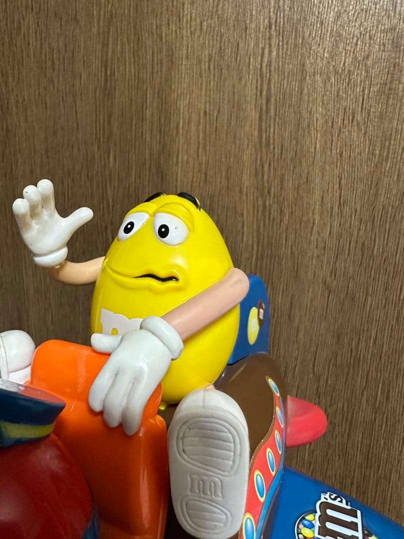 M&M's 飛行機型おもちゃ