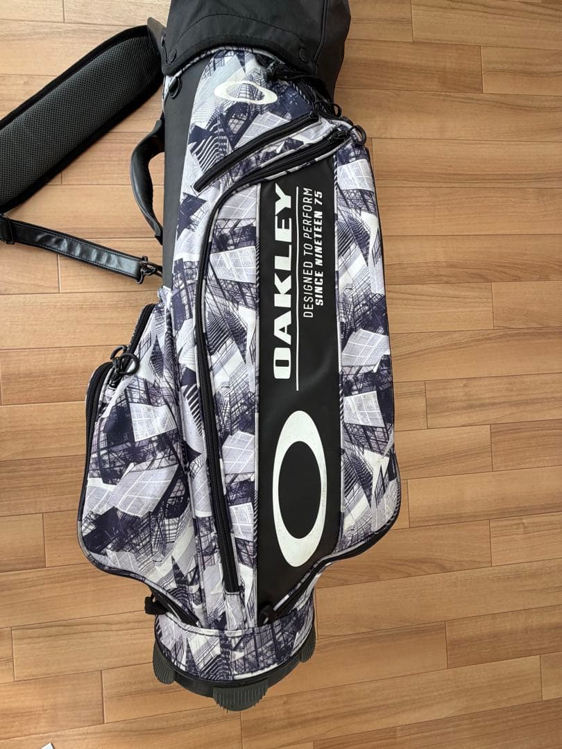 OAKLEY グラフィックデザイン キャディバッグ