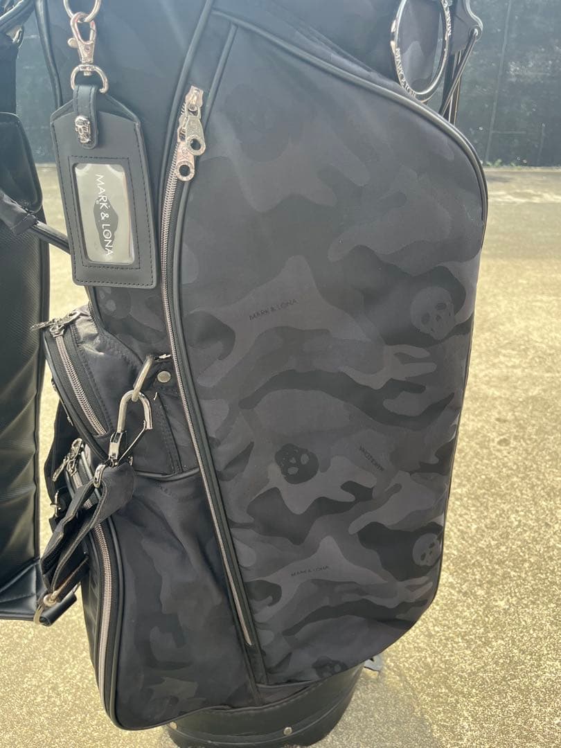 マークアンドロナ　キャディバッグ　ブラックカモ