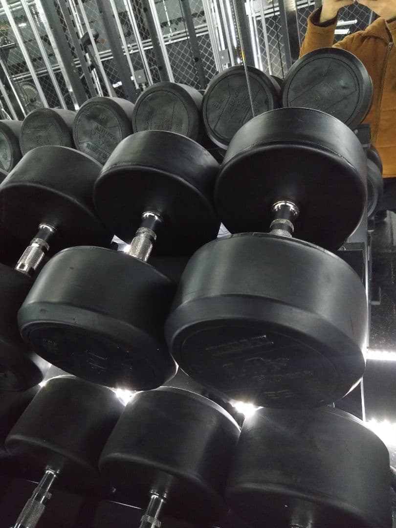 35kgダンベル1つ