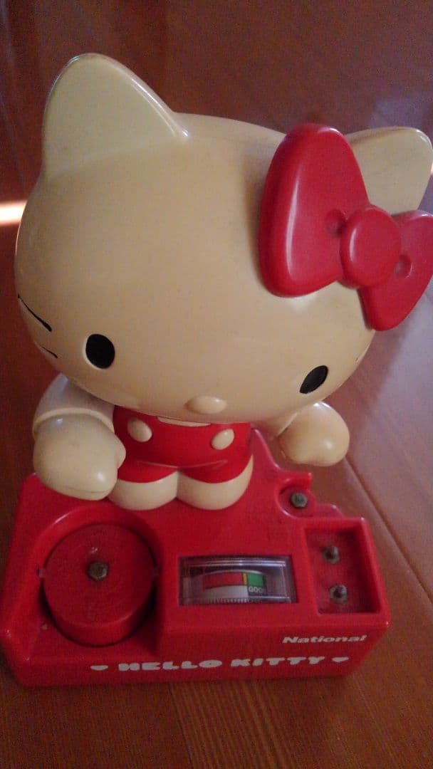 ●40年前のもの●ハローキティー電池測定器