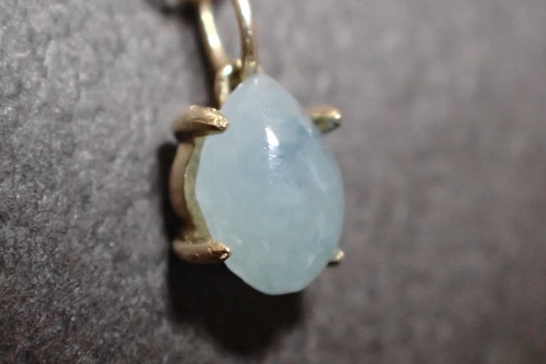 糸魚川翡翠　入コン沢　青　10金　ペントップ　送料無料